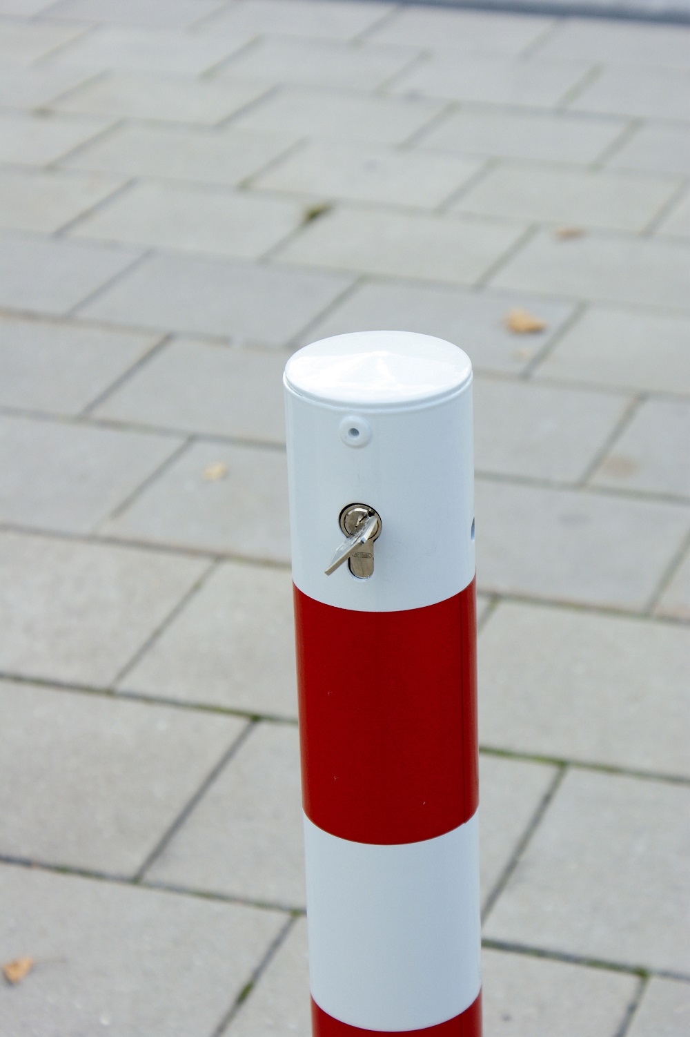 Absperrpfosten 'Bollard' 70 x 70 mm, Stahl, herausnehmbar, feststehend o.  umlegbar, optional Ösen